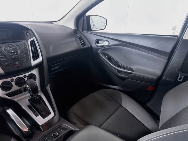 Used 2013 Ford Focus SE w/ SE Winter Pkg FWD image 25