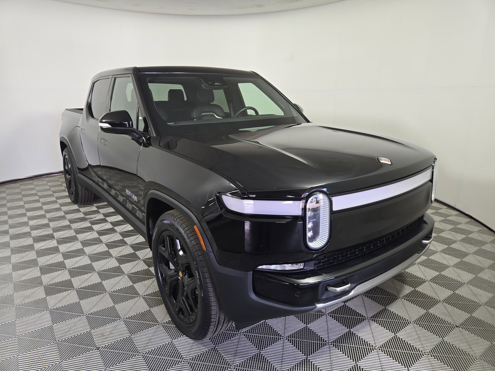 Used 2023 Rivian R1T Adventure image 7