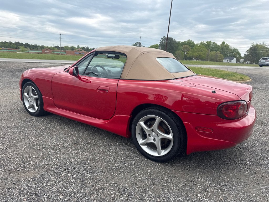 Used 2001 MAZDA MX-5 Miata RWD image 8