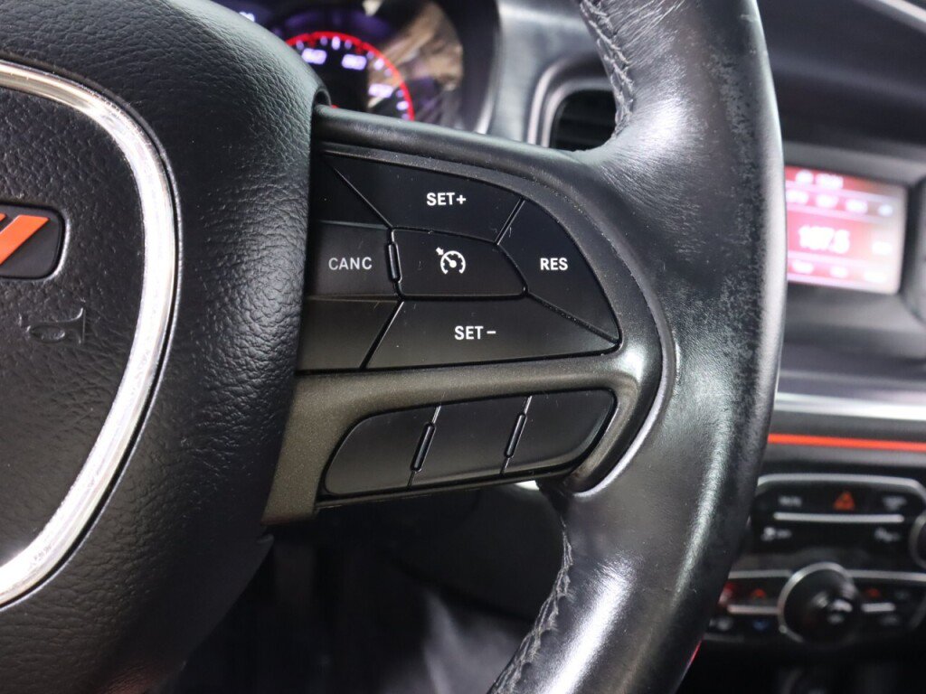 Used 2017 Dodge Charger SE w/ Blacktop Package RWD image 13