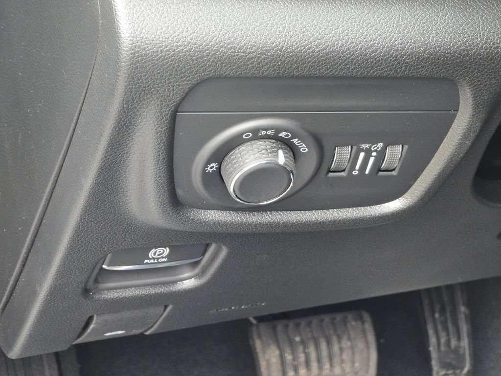 New 2026 Jeep Grand Cherokee Altitude AWD/4WD image 33