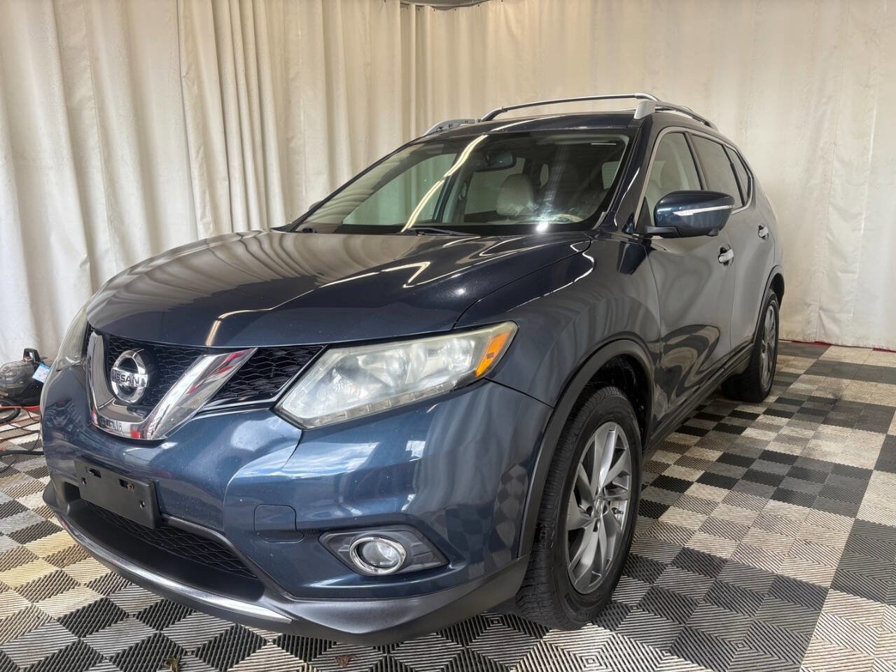 Used 2015 Nissan Rogue SL image 2