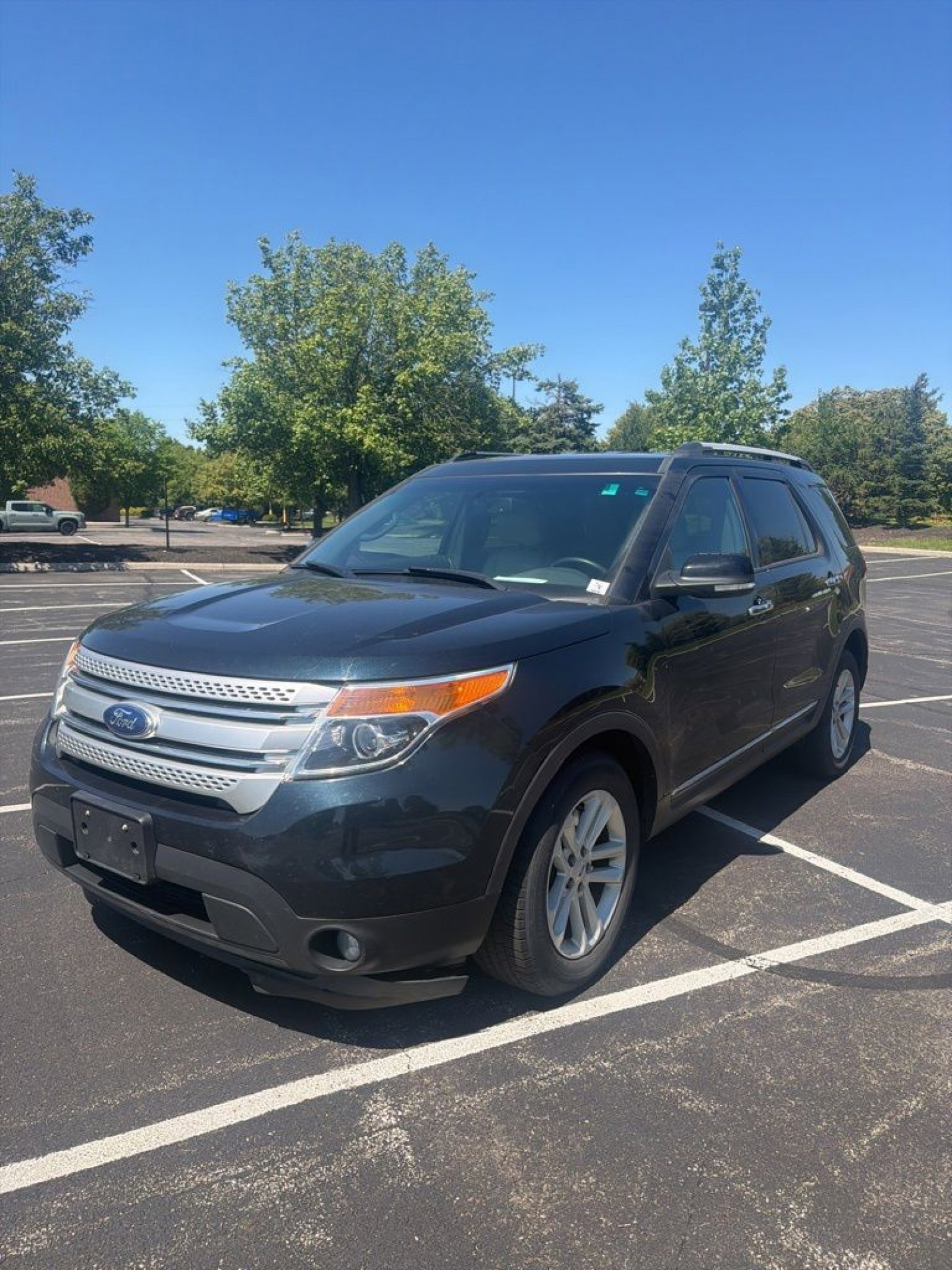 Used 2014 Ford Explorer XLT w/ Equipment Group 202A FWD image 2