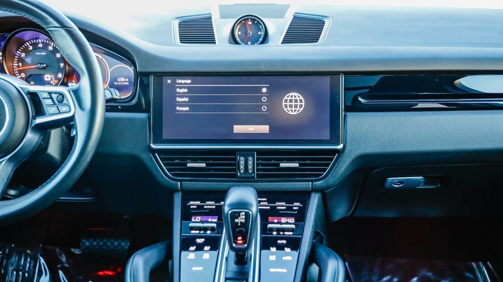 Used 2023 Porsche Cayenne Platinum Edition image 14