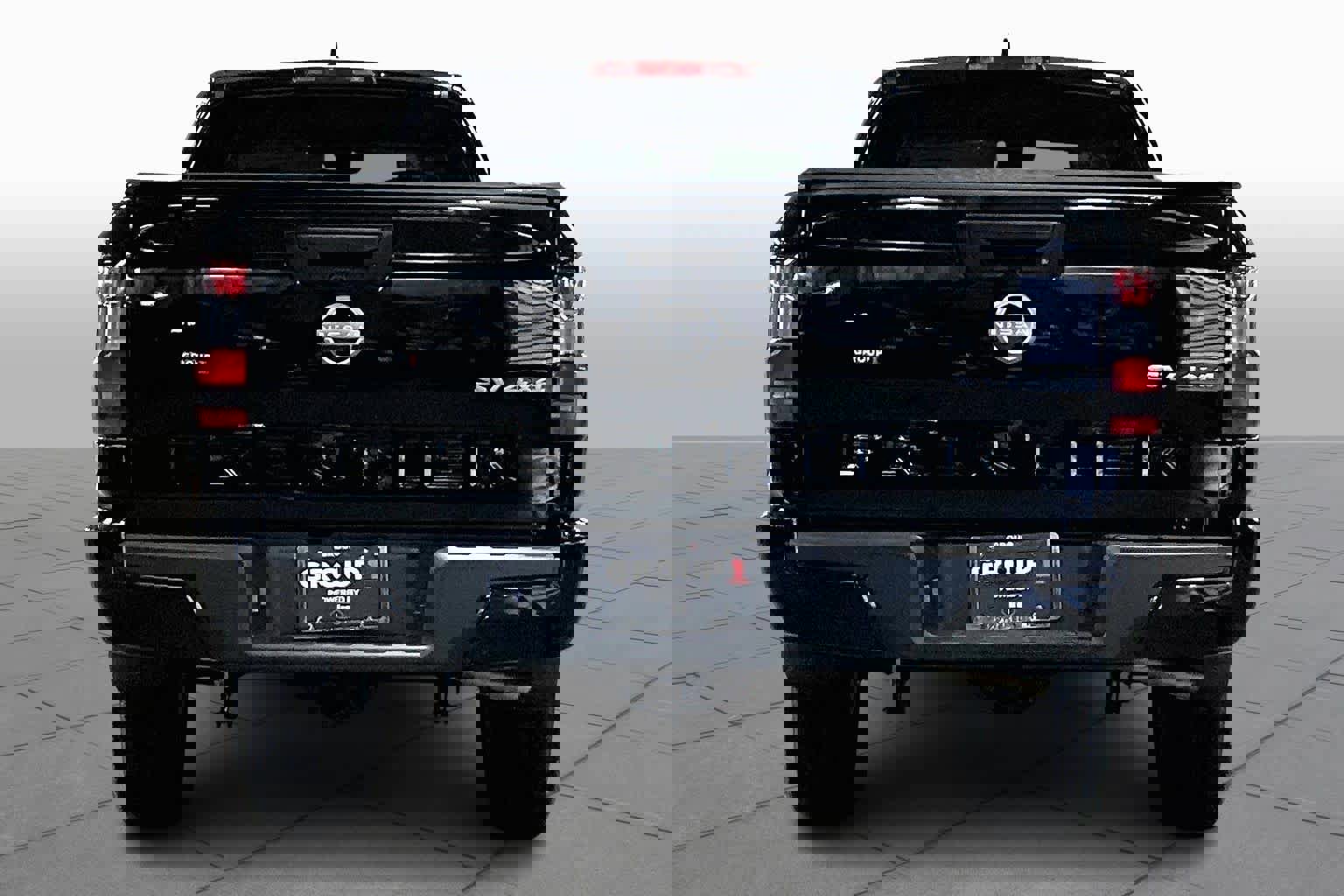 Used 2024 Nissan Frontier SV image 5