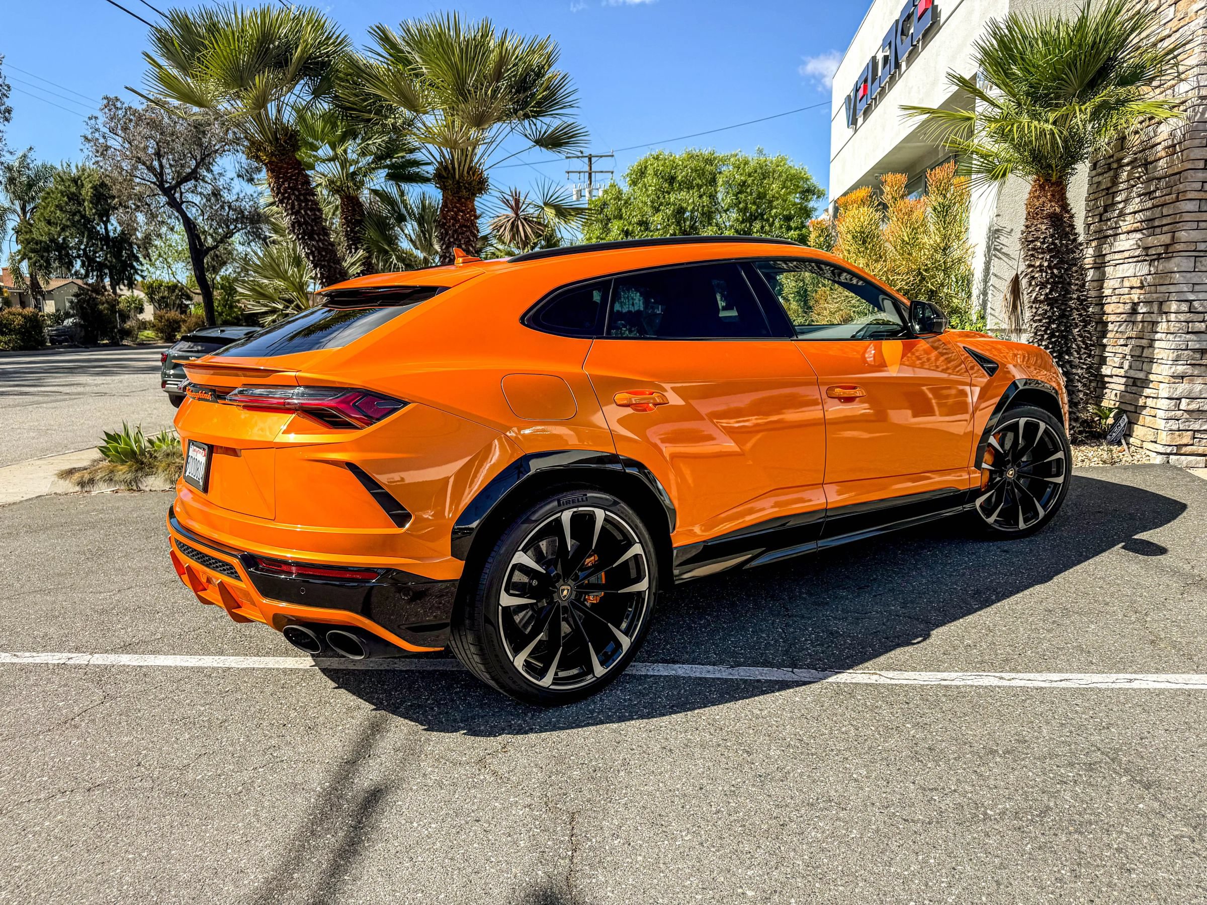Used 2021 Lamborghini Urus AWD/4WD image 7