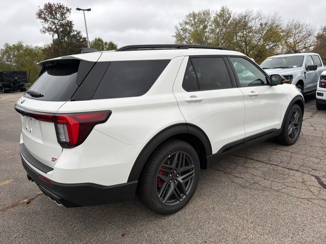 New 2026 Ford Explorer ST image 3