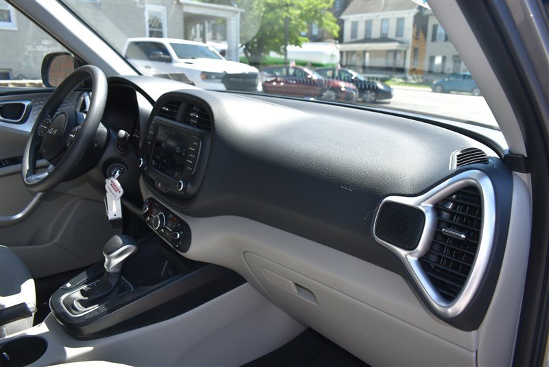 Used 2025 Kia Soul LX w/ LX Technology Package FWD image 28