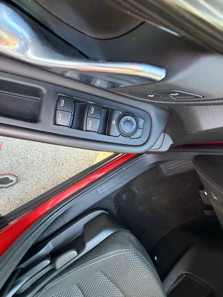 Used 2023 GMC Terrain SLE w/ Elevation Edition image 27