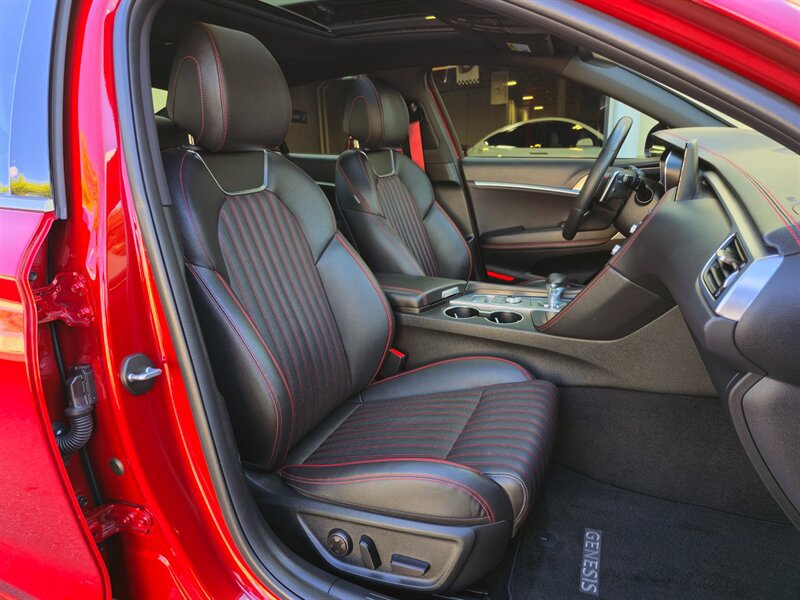 Used 2023 Genesis G70 2.0T w/ Sport Prestige Package RWD image 26