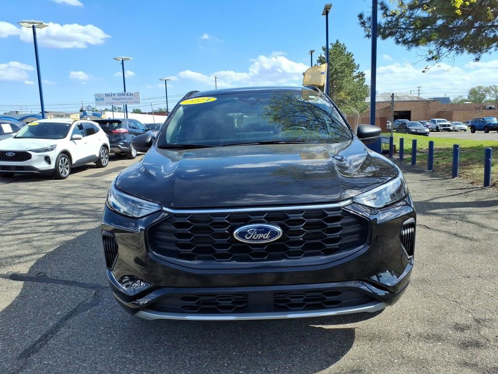 Certified 2024 Ford Escape ST-Line w/ Tech Pack #1 AWD/4WD image 3