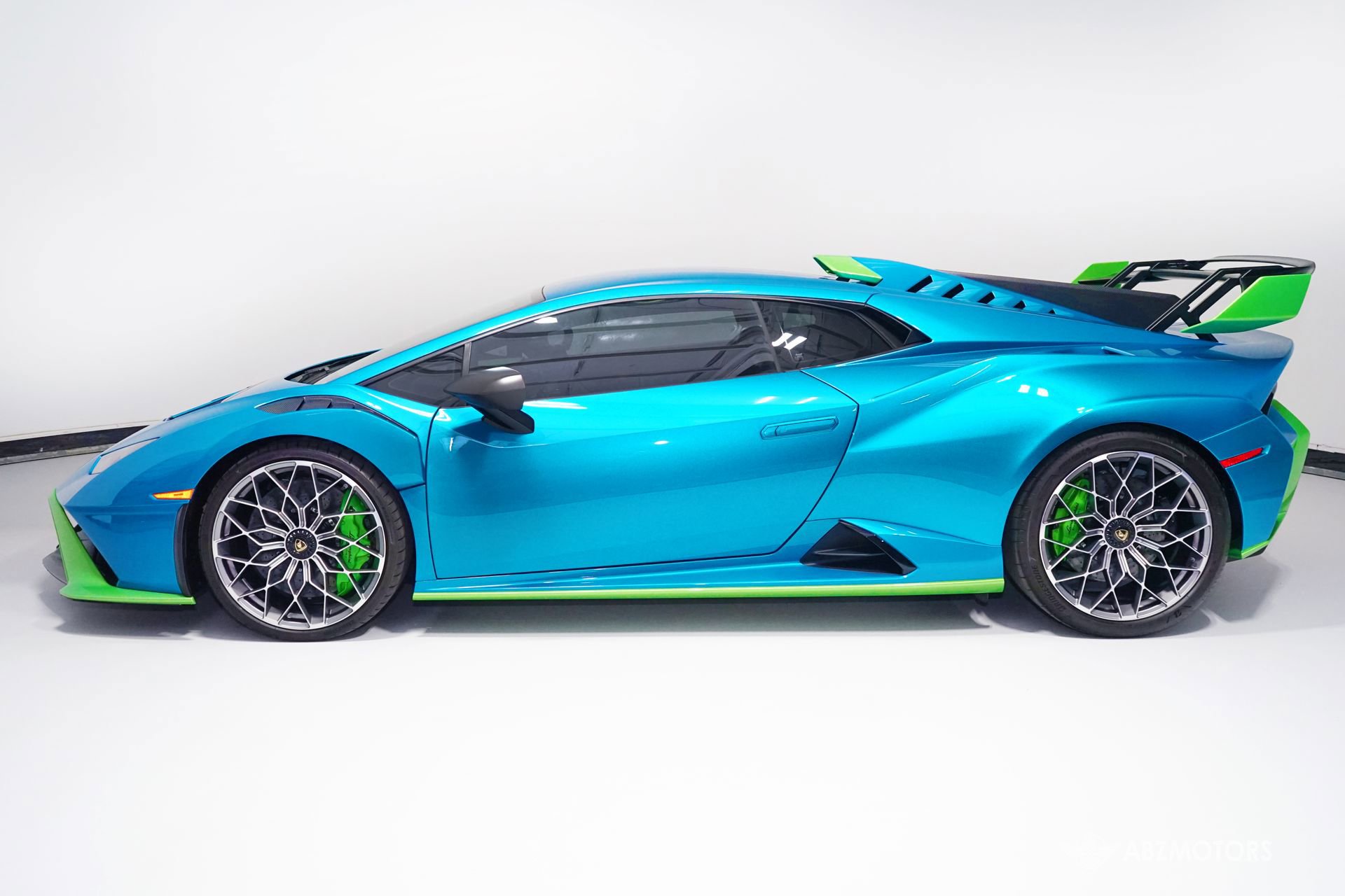 Used 2022 Lamborghini Huracan STO image 5