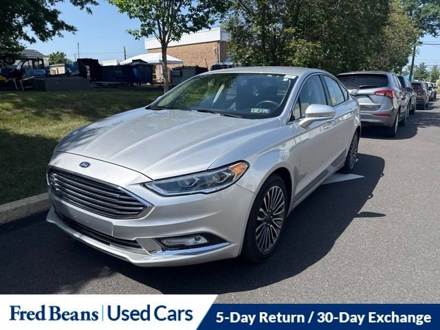 Used 2017 Ford Fusion SE w/ Fusion SE Technology Package FWD image 3