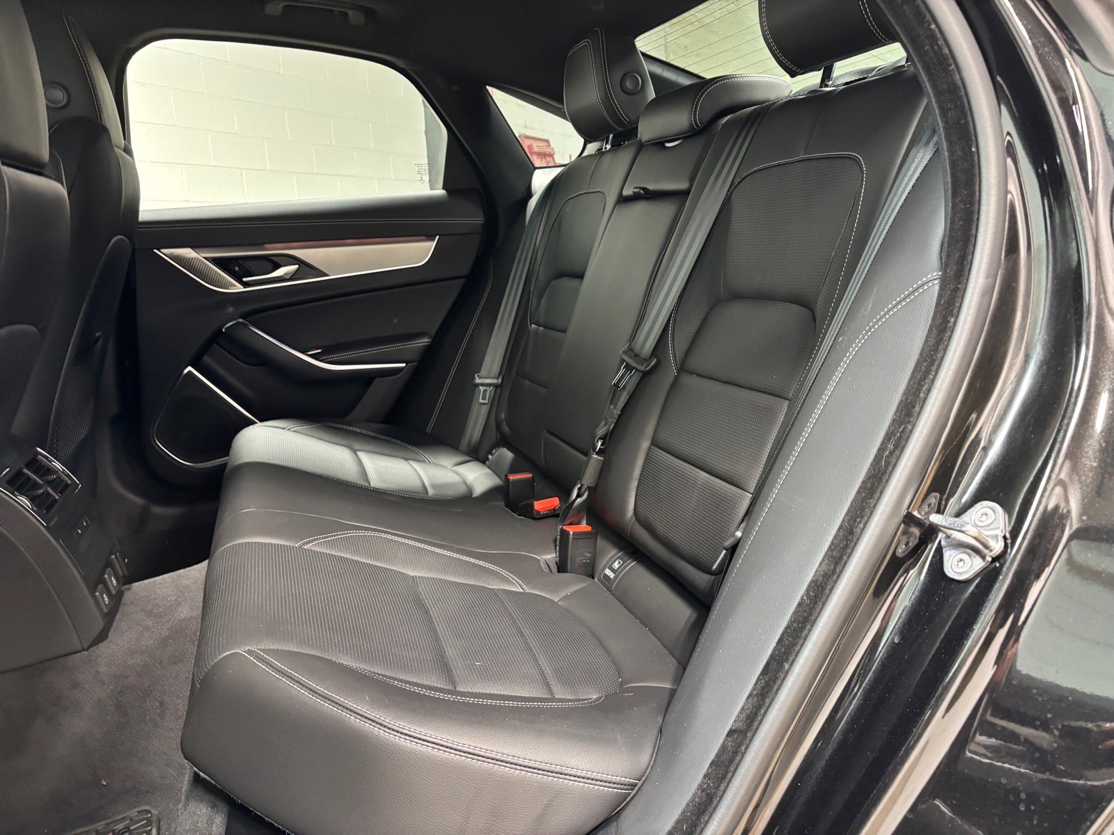Used 2024 Jaguar XF R-Dynamic SE AWD/4WD image 28