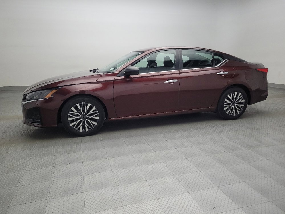 Used 2024 Nissan Altima 2.5 SV image 2