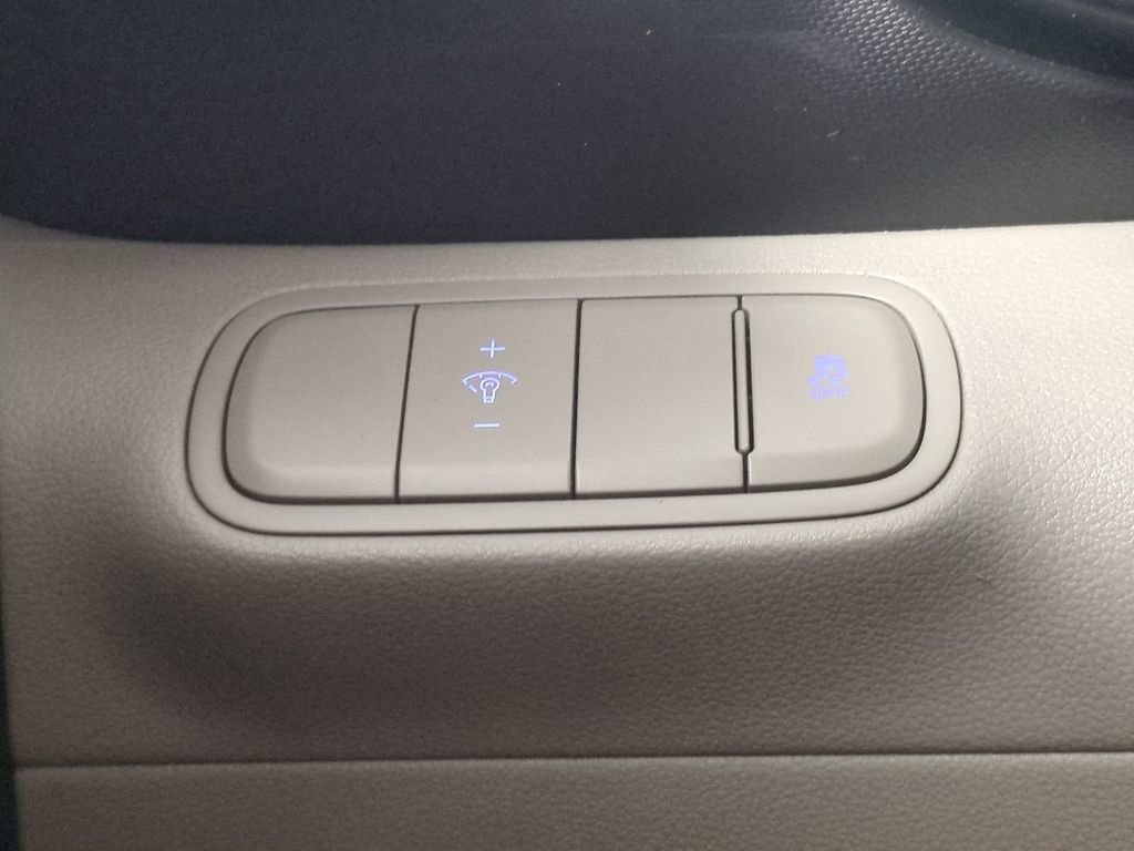 Used 2023 Hyundai Venue SEL image 27