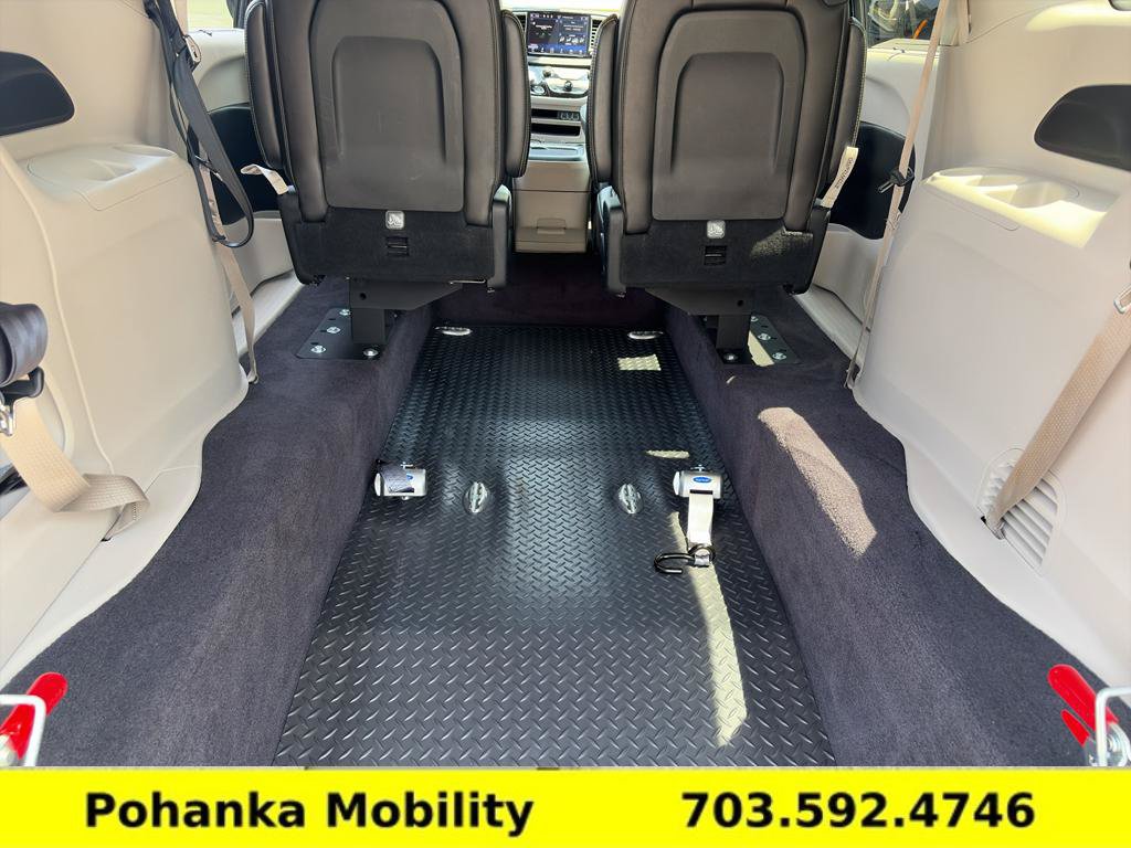 Used 2023 Chrysler Pacifica Touring-L FWD image 29