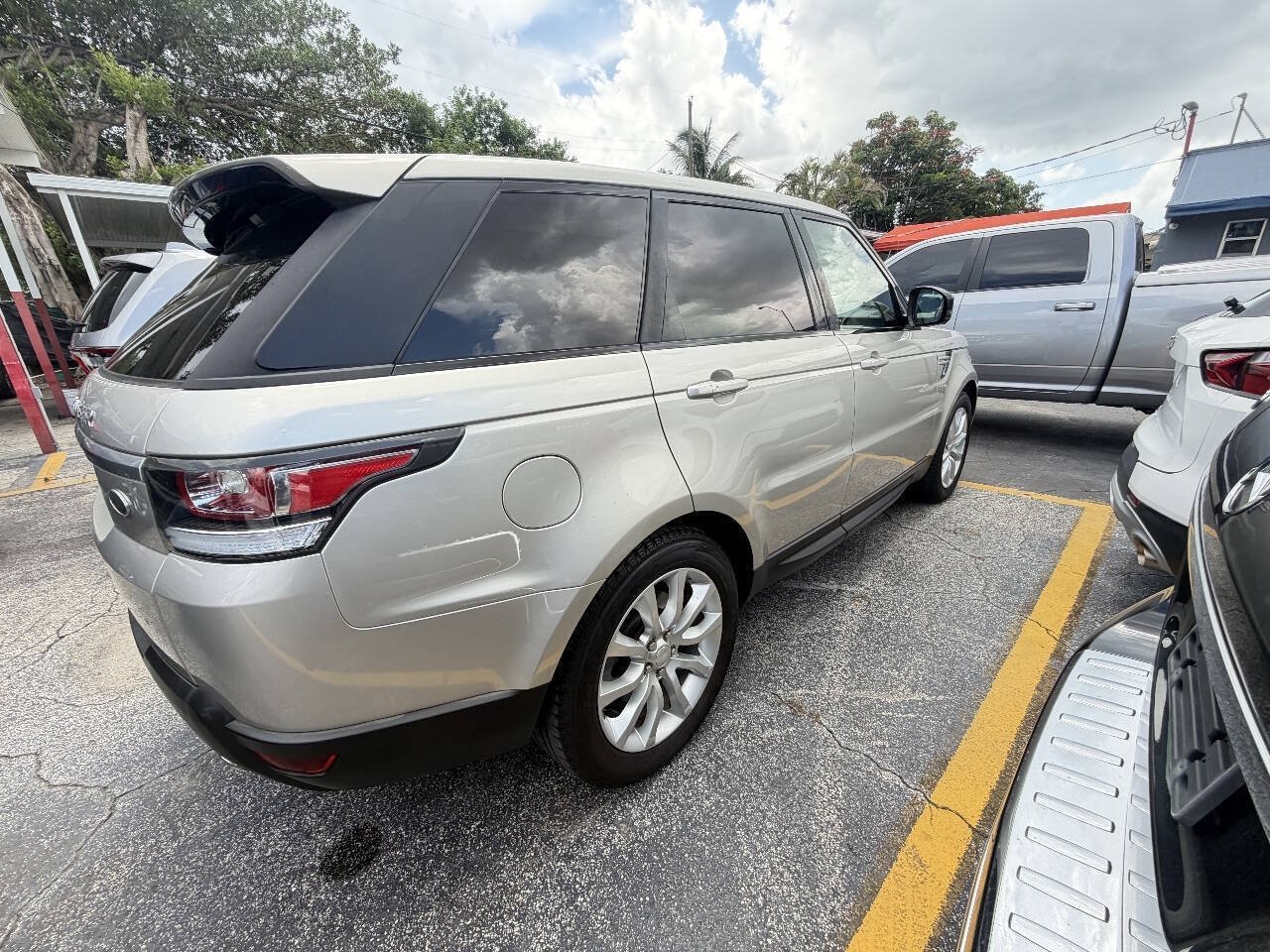 Used 2015 Land Rover Range Rover Sport HSE AWD/4WD image 8