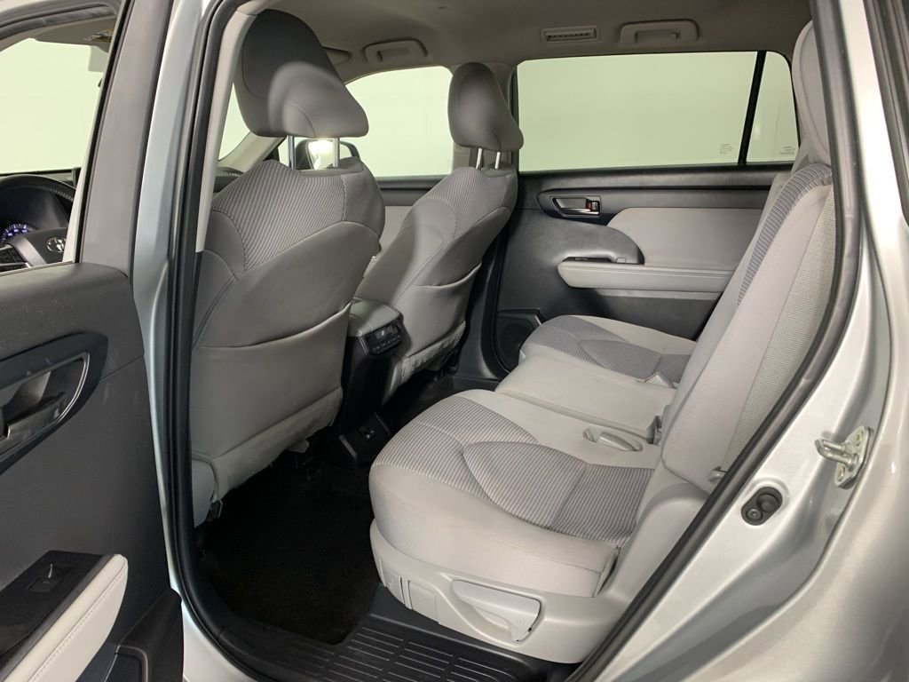 Used 2023 Toyota Highlander LE image 34