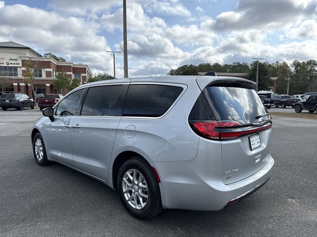 New 2026 Chrysler Pacifica Select FWD image 5