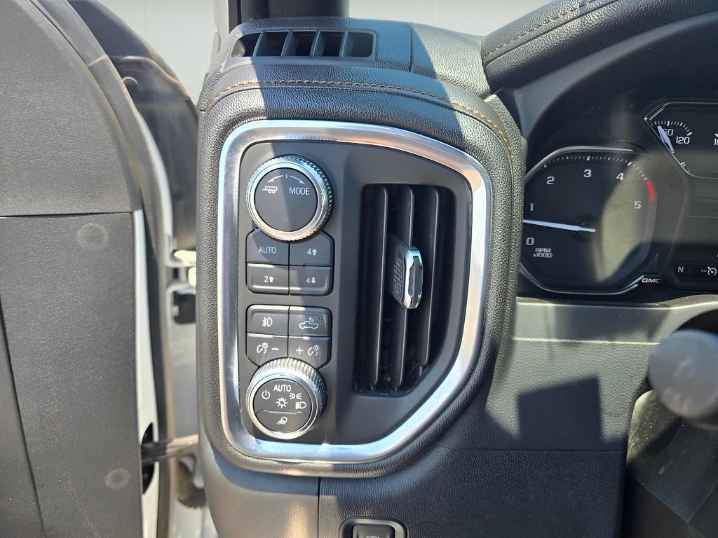 Used 2021 GMC Sierra 2500 AT4 AWD/4WD image 16