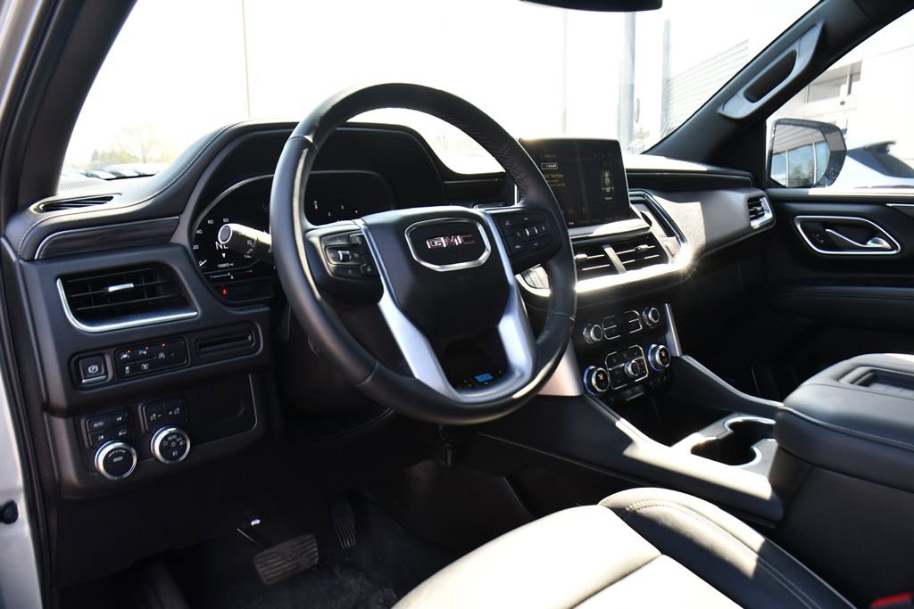 Used 2023 GMC Yukon SLT w/ SLT Premium Package AWD/4WD image 11