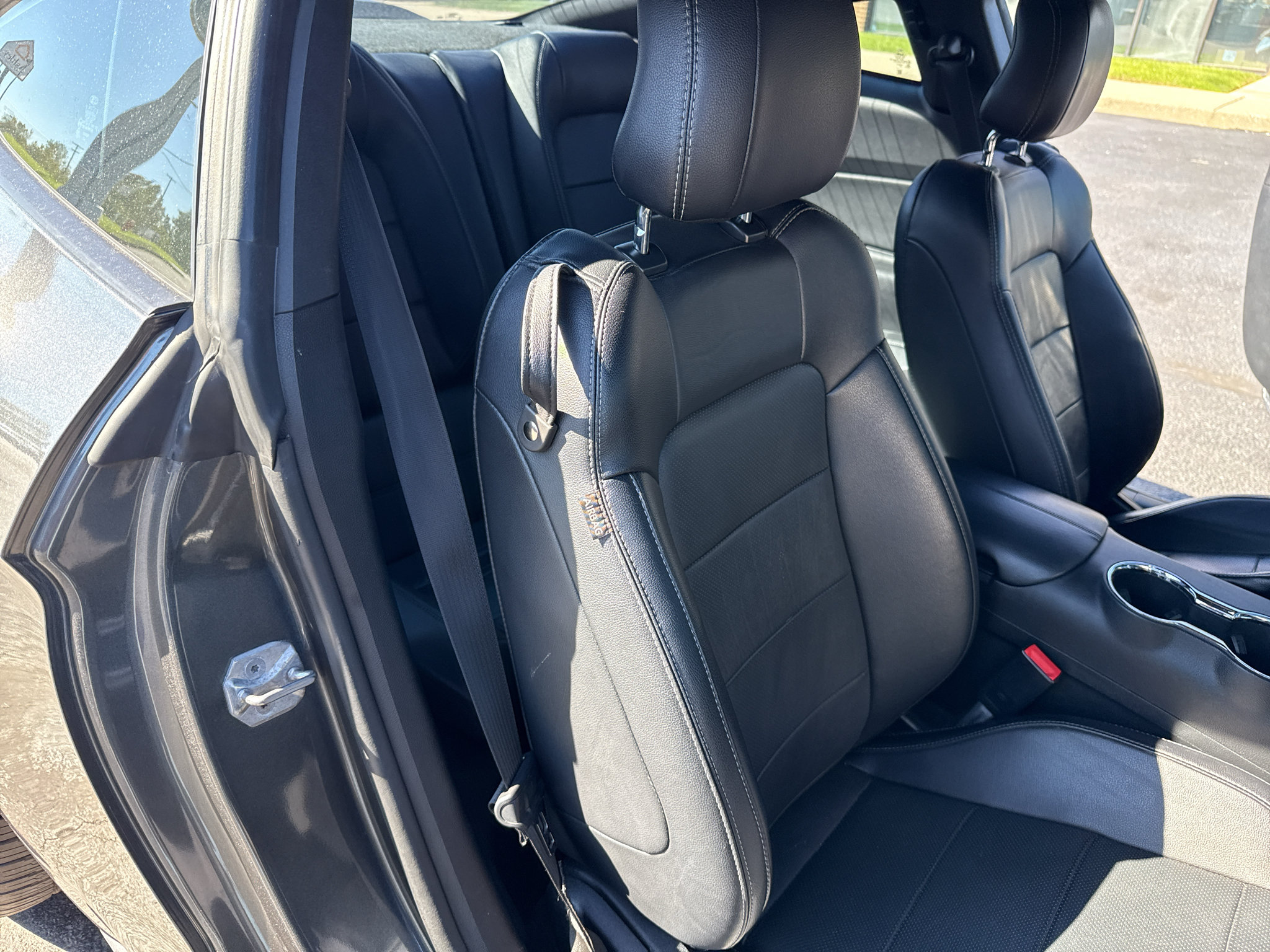 Used 2017 Ford Mustang GT Premium w/ Black Accent Package RWD image 20