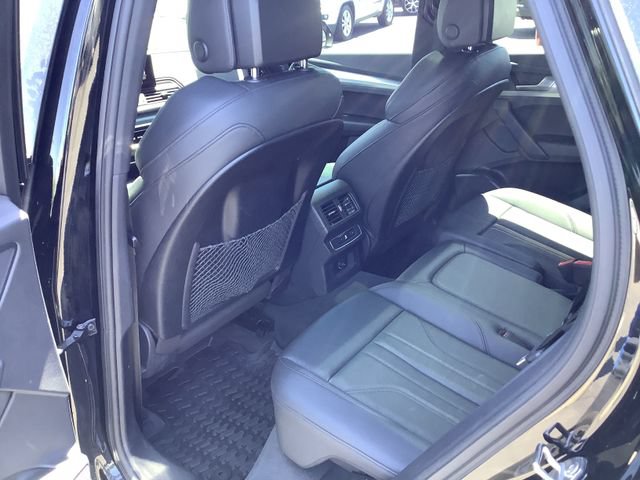 Used 2020 Audi Q5 2.0T Premium w/ Titanium Sport Package AWD/4WD image 23