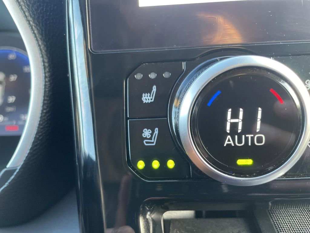 Used 2023 Toyota Highlander Limited image 24