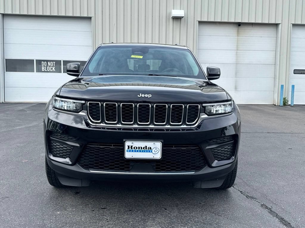 Used 2023 Jeep Grand Cherokee Laredo w/ Luxury Tech Group I AWD/4WD image 2