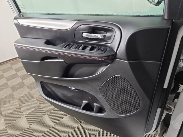 Used 2019 Dodge Grand Caravan GT image 25