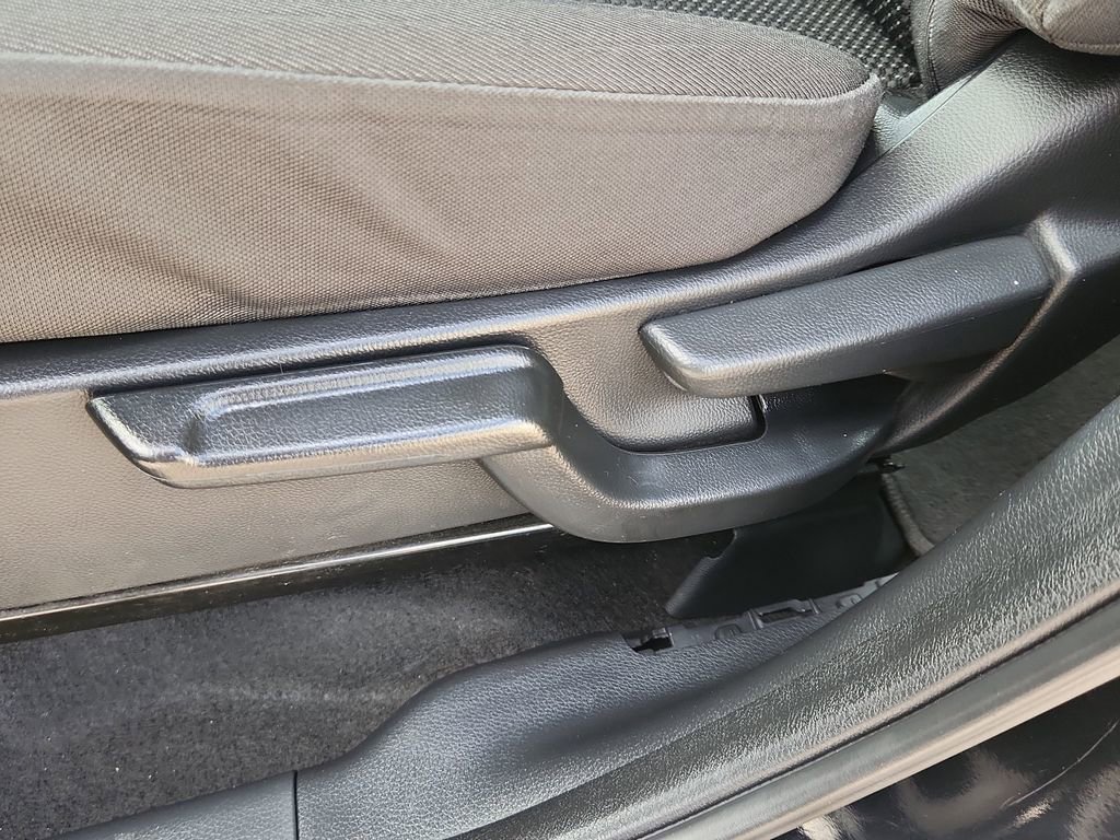 Used 2021 Honda HR-V LX image 10