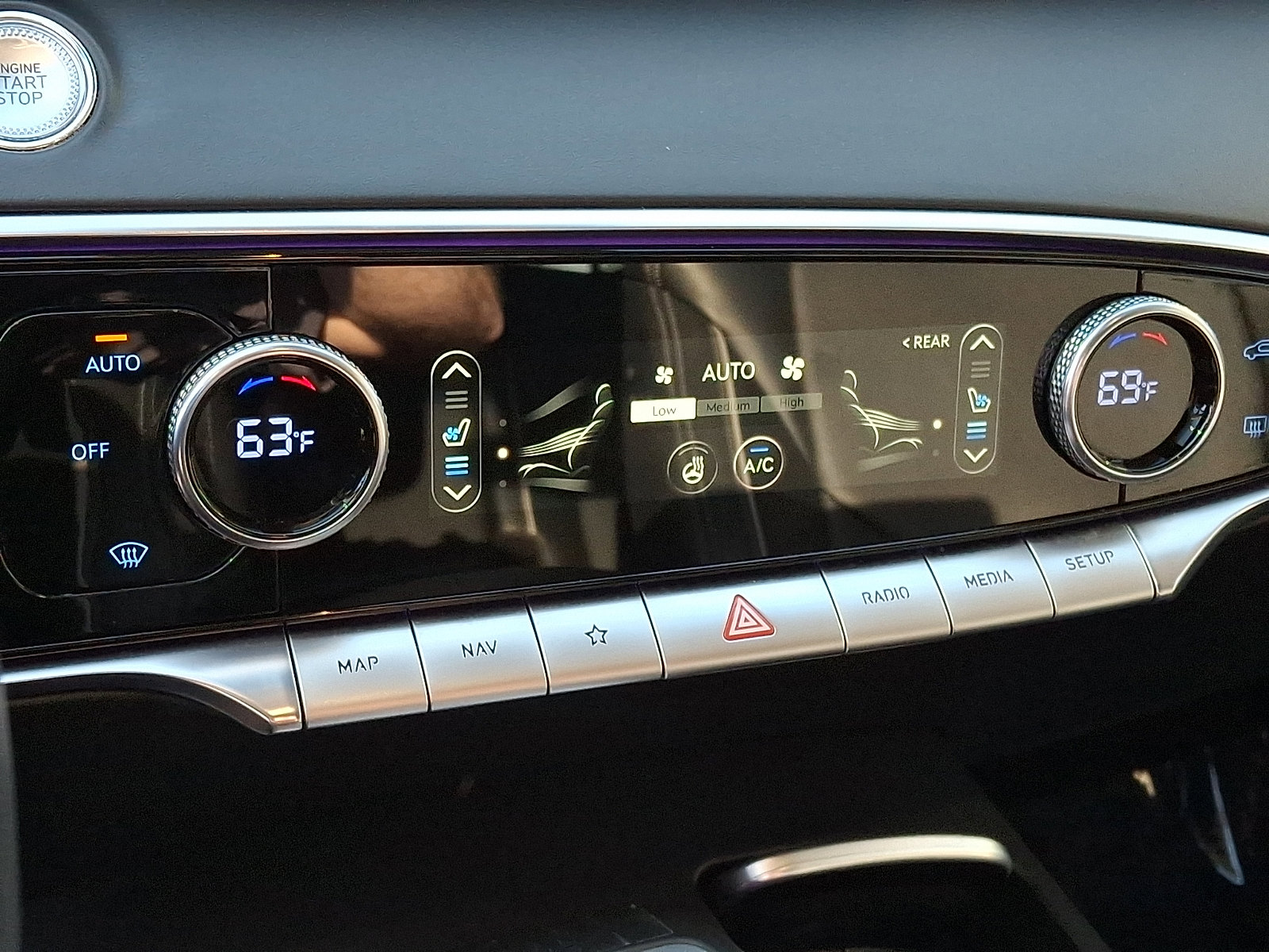 Certified 2022 Genesis GV70 2.5T w/ Advanced Package image 19