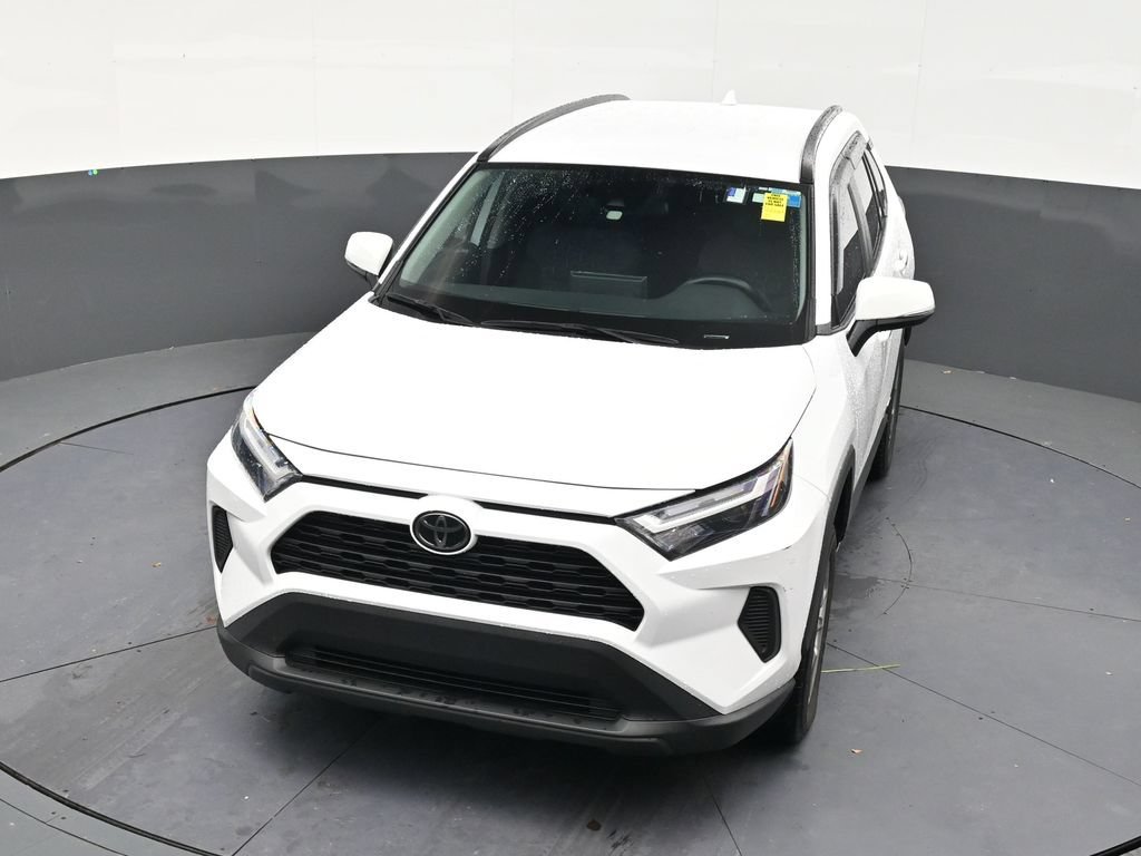 Used 2025 Toyota RAV4 XLE w/ Weather Package AWD/4WD image 19