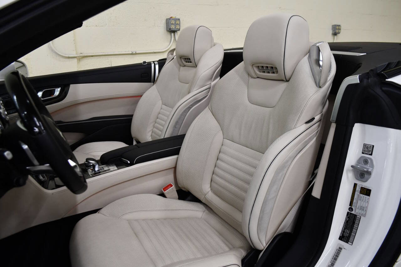 Used 2017 Mercedes-Benz SL 550 SL 550 2dr Convertible image 9