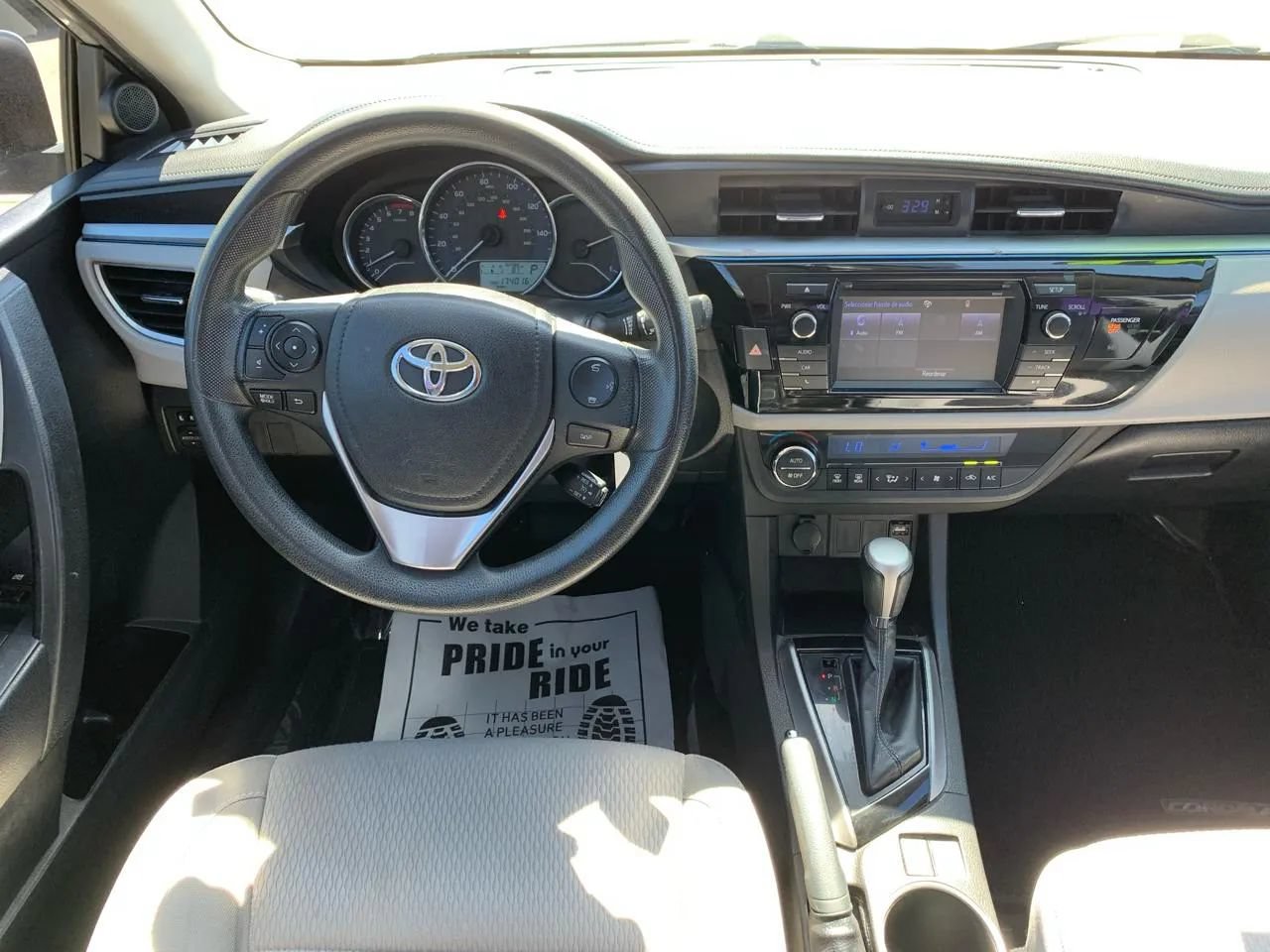 Used 2015 Toyota Corolla LE FWD image 11