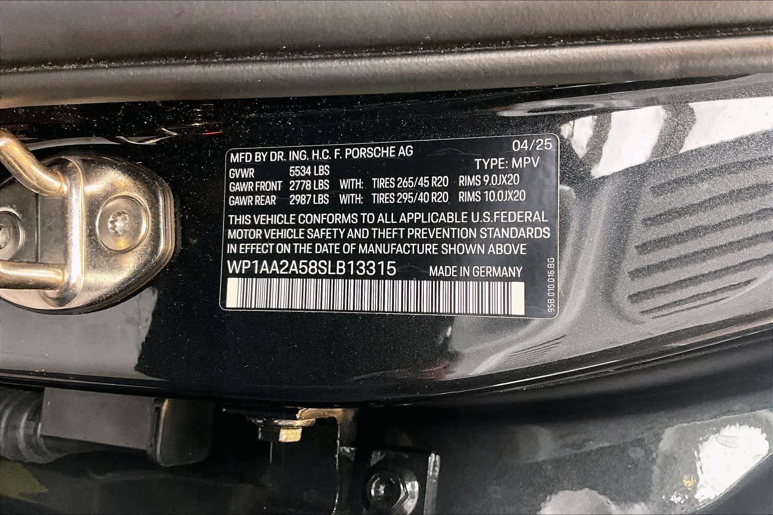 Used 2025 Porsche Macan AWD/4WD image 33