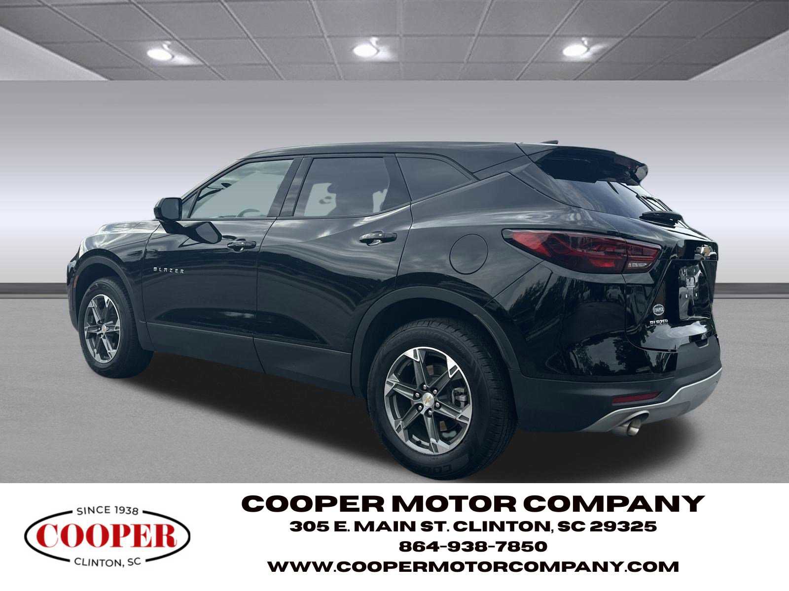 Used 2025 Chevrolet Blazer LT FWD image 3