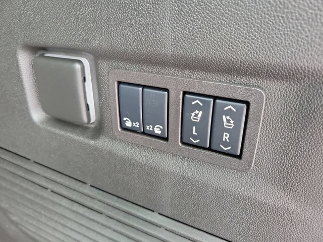 Used 2024 Chevrolet Suburban High Country AWD/4WD image 10