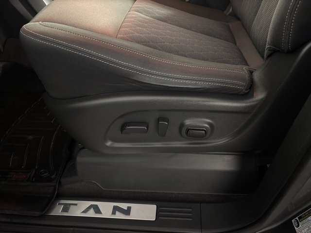Used 2021 Nissan Titan SV w/ SV Convenience Package image 12
