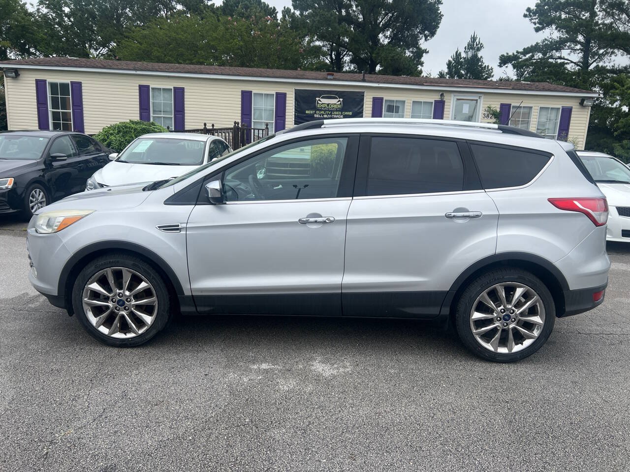 Used 2016 Ford Escape SE w/ SE Chrome Package FWD image 9