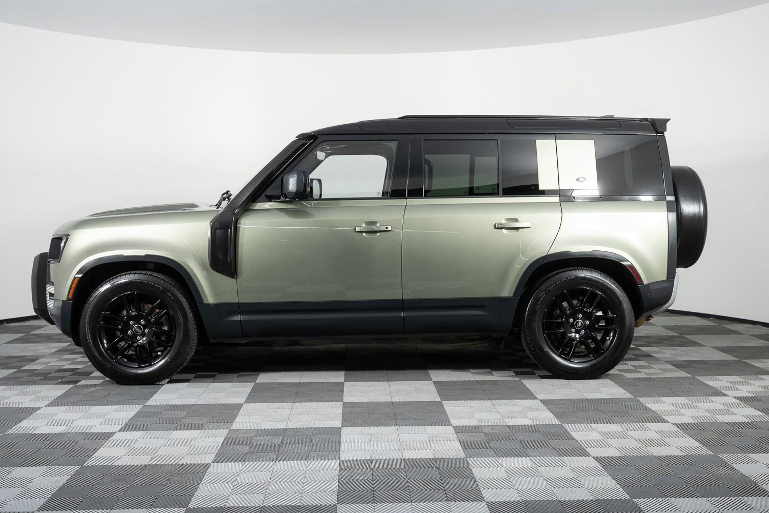 Used 2020 Land Rover Defender 110 S AWD/4WD image 3