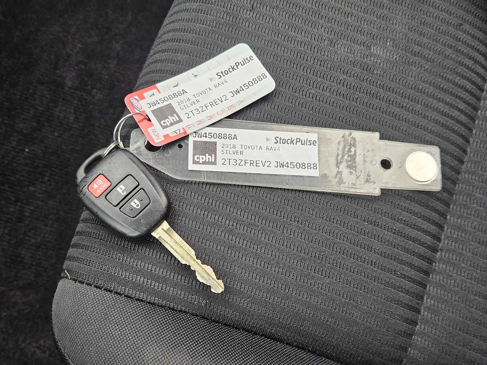 Used 2018 Toyota RAV4 LE image 32