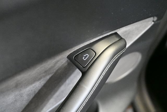 Used 2022 Tesla Model Y Long Range AWD/4WD image 46