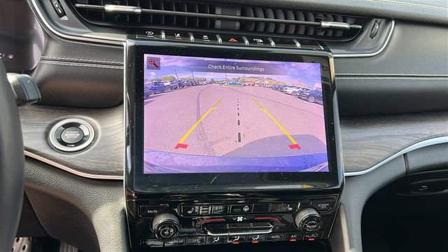 Used 2021 Jeep Grand Cherokee L Limited AWD/4WD image 17
