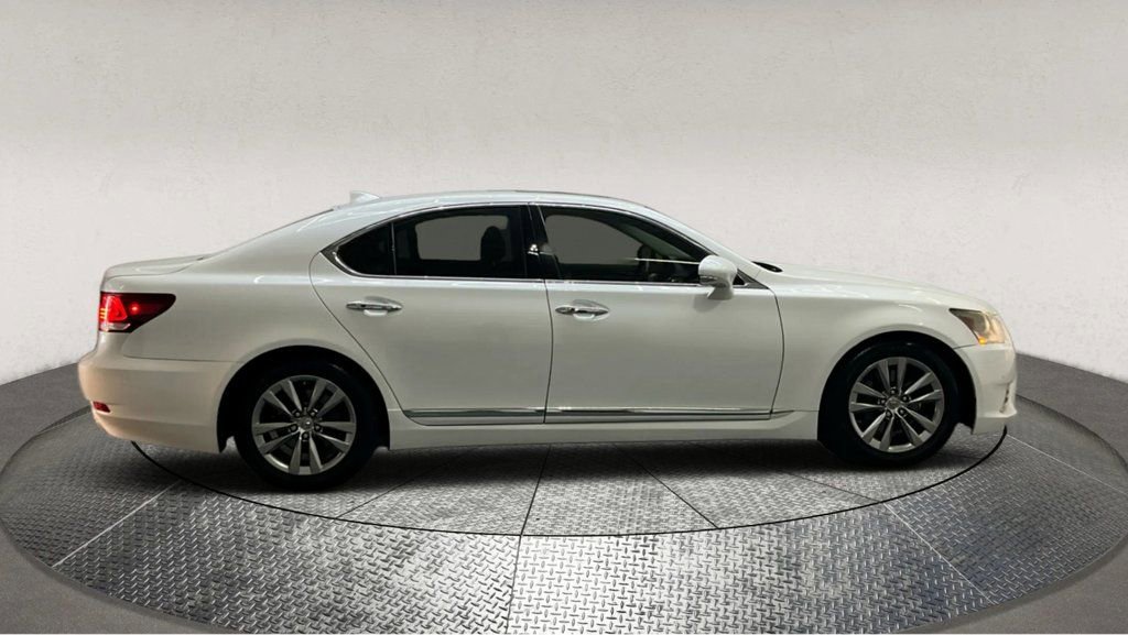 Used 2016 Lexus LS 460 w/ Comfort Package image 9