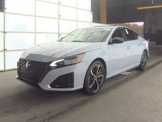 Used 2023 Nissan Altima 2.5 SR image 2