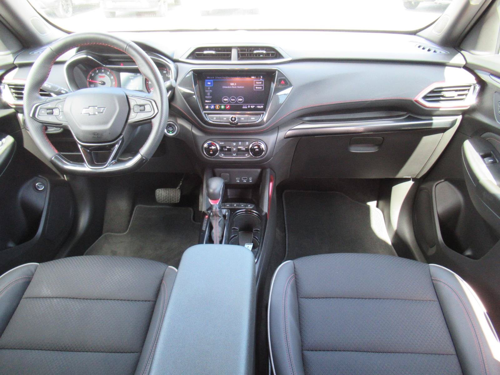 Used 2023 Chevrolet TrailBlazer RS w/ Sun and Liftgate Package FWD image 13
