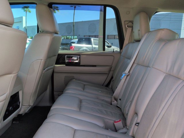 Used 2017 Lincoln Navigator Select RWD image 16