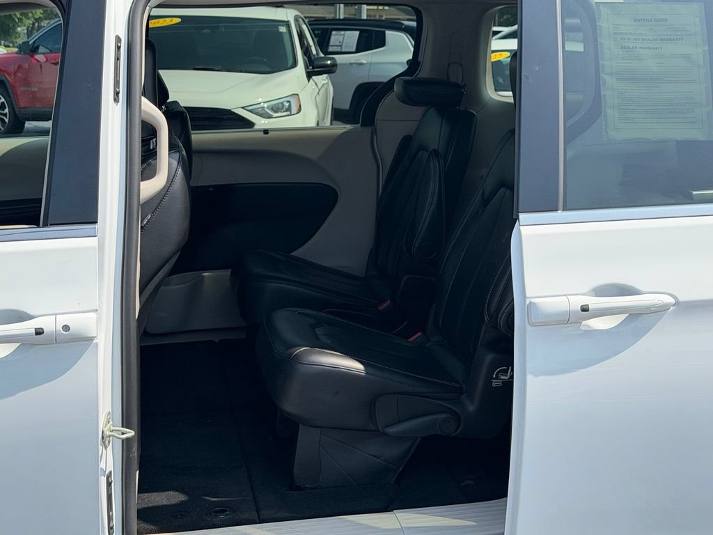 Used 2024 Chrysler Pacifica Touring-L FWD image 18